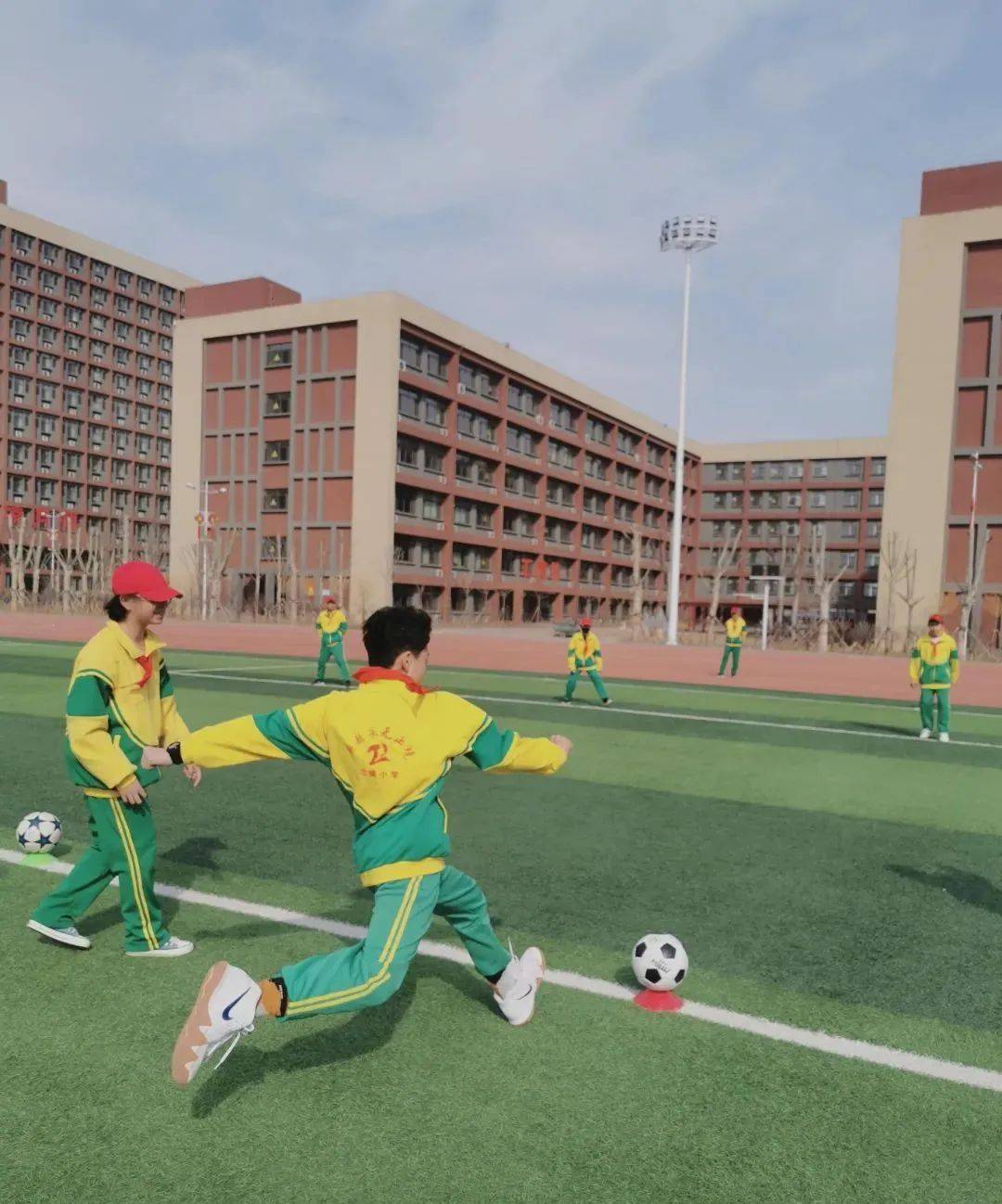 开云娱乐-包含北京国安训练开放日，转会期完成体检引欢呼，意大利杯在即，高层口径保持一致的词条