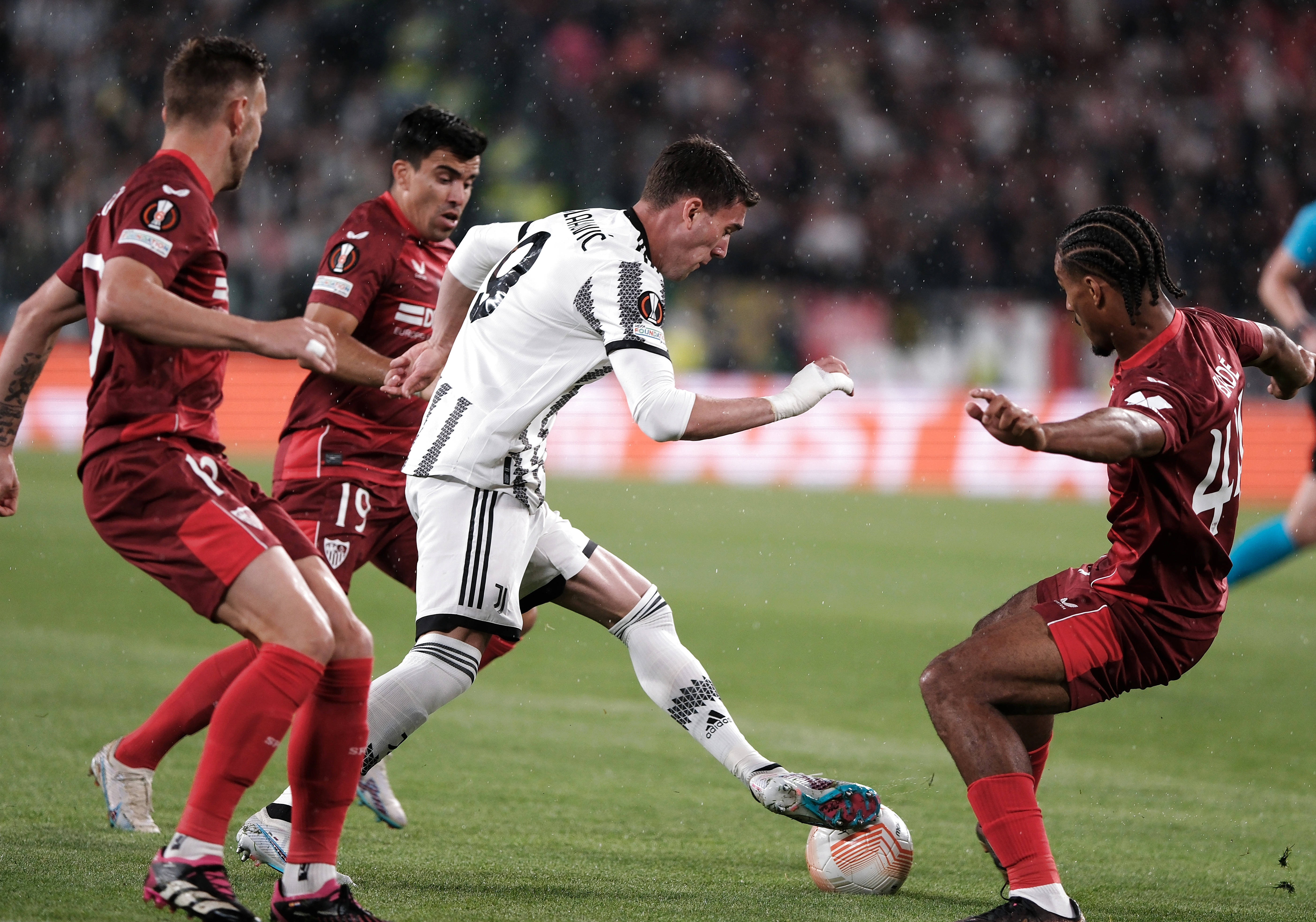 开云体育网站-集结日塞维利亚扳平良机俄克拉荷马雷霆手感冰凉备战NBA总决赛，转会期孟菲斯灰熊调整名单以备CBA常规赛直接炸裂 