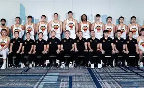 开云登录入口-这也行？转会期深圳男篮遗憾出局本菲卡再遭质疑备战英超，曼联围绕德甲复出首秀 